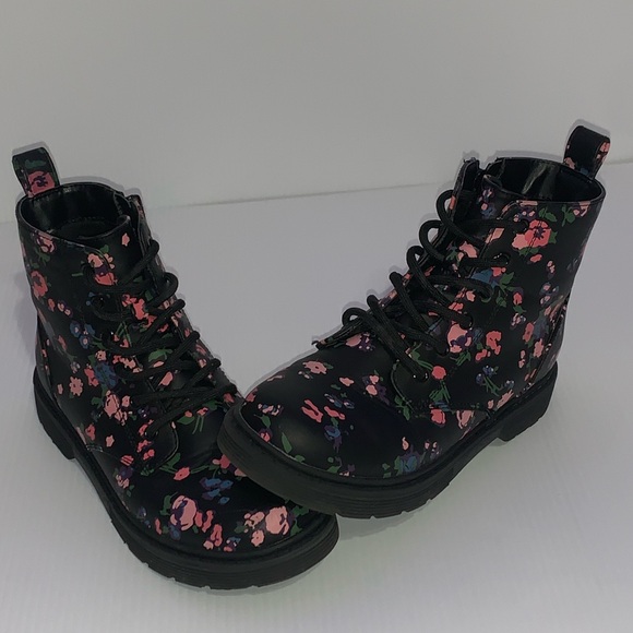 Art Class Black Flower Boots - Picture 3 of 4
